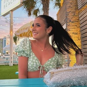 Worn once!! Just cleaning out my closet since i’m moving for college!